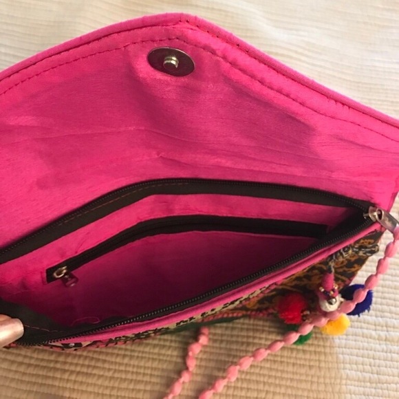 SOLD ❤️ Bundle Deal! Embroidered Colorful Clutch - Picture 3 of 4